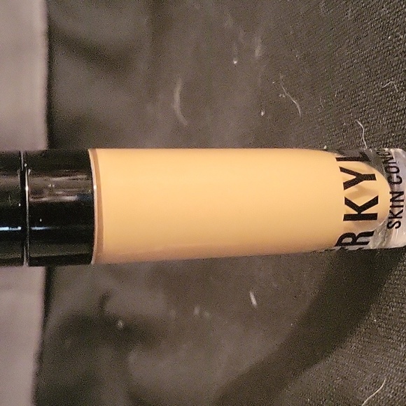 Kylie concealer - Picture 3 of 3